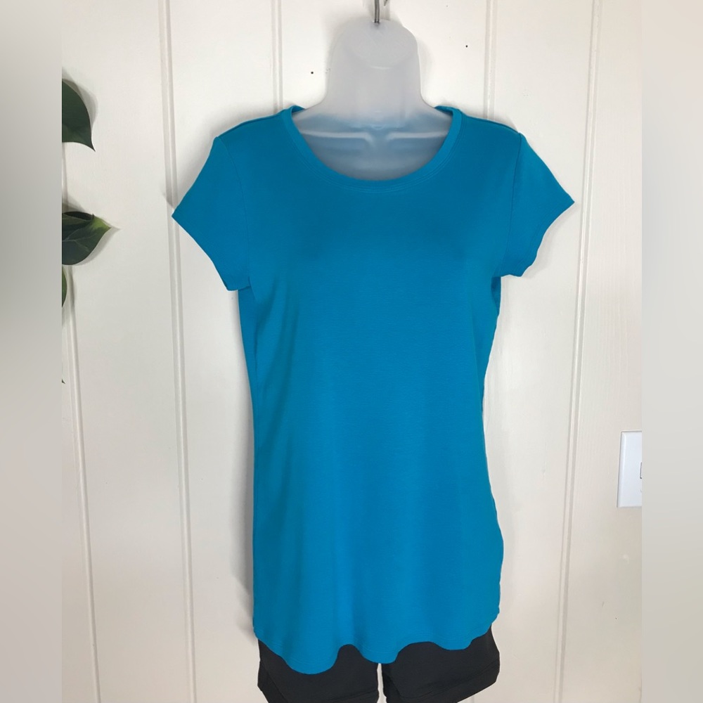 Ladies JCPenney Blue Round Neck Blouse
Size Large 12 - 14
Stretch Material 
100… - Picture 3 of 16